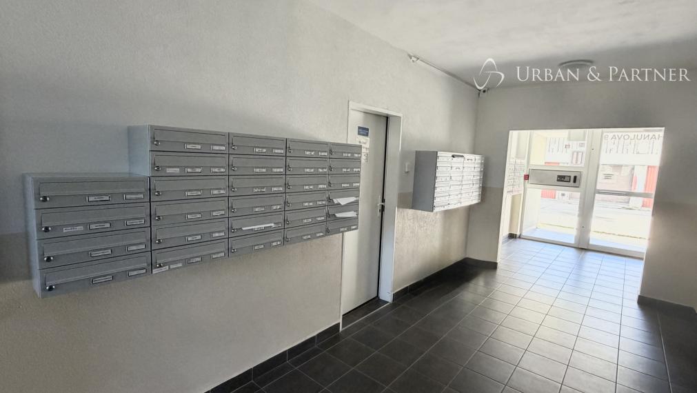 2-izbový byt na začiatku Dúbravky s výhľadom na les