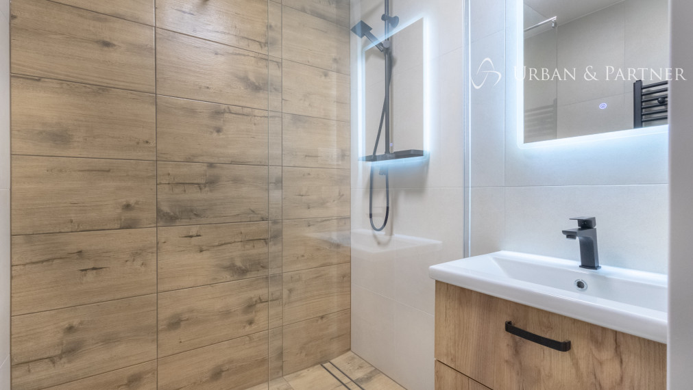 NA PREDAJ |   3-IZBOVÝ BYT | 70 m² | TRENČÍN