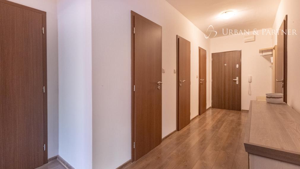 NA PREDAJ | PREROBENÝ 3-IZBOVÝ BYT S BALKÓNOM TRENČÍN  JUH I