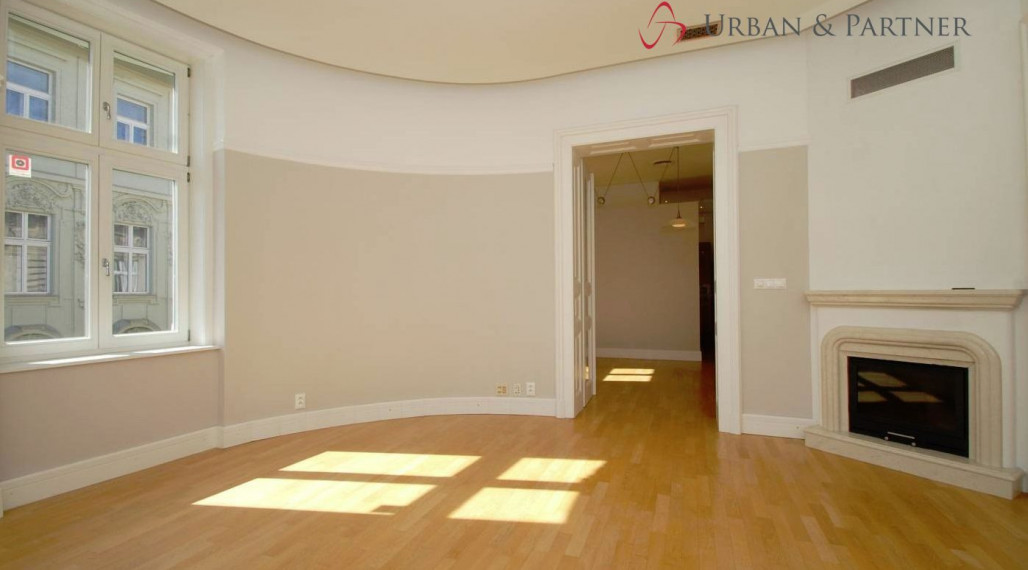 Prenájom exkluzívneho 5 izbového bytu s parkovaním na Tolstého ulici v centre