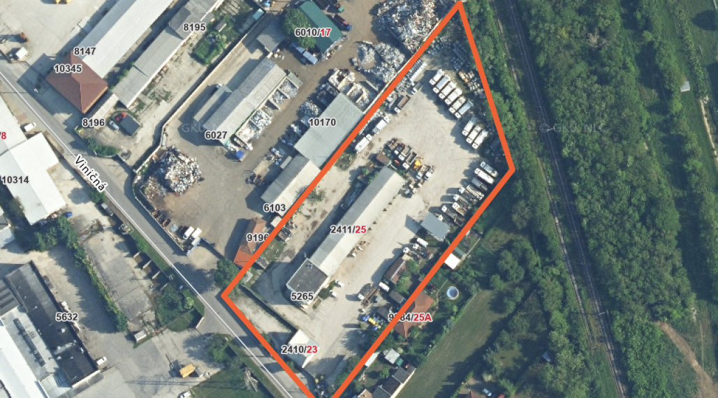 Prevádzkovo-výrobný  areál 9306m2 v Nových Zámkoch