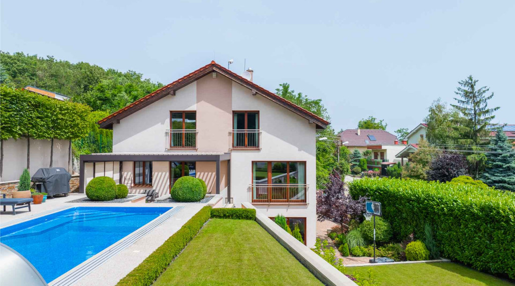 Dom s bazénom v Dúbravke, tiché prostredie pod lesom