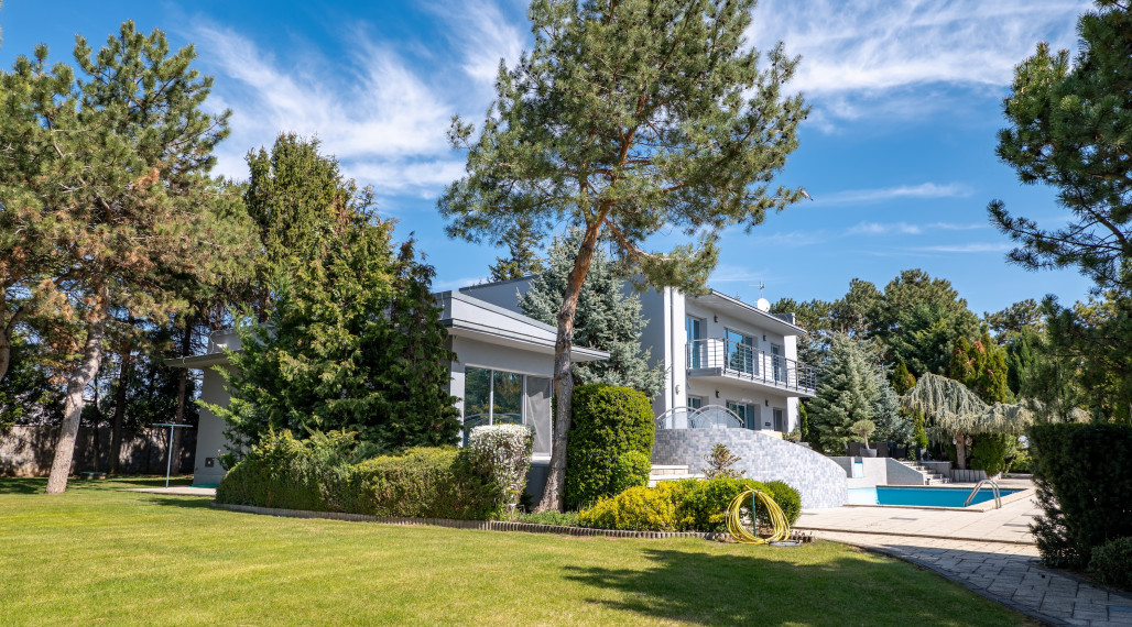 REZERVOVANÉ!  Rodinný dom s výnimočným pozemkom 1ha-aj na ďalšiu výstavbu!