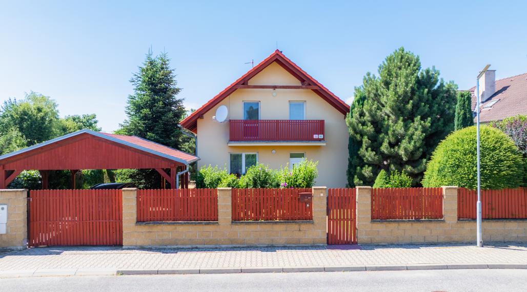 PREDAJ rodinného domu v tichej uličke s perfektným pozemkom.