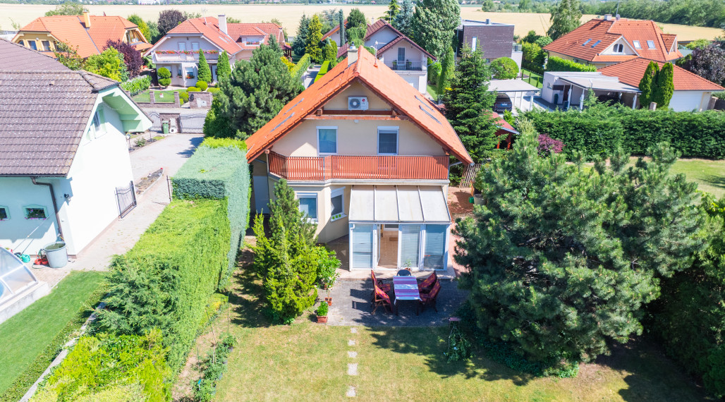 PREDAJ rodinného domu v tichej uličke s perfektným pozemkom.