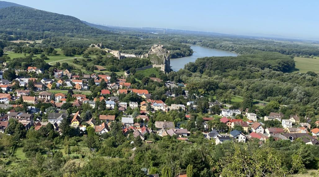 Predaj výnimočného pozemku s panoramatickým výhľadom v Devíne