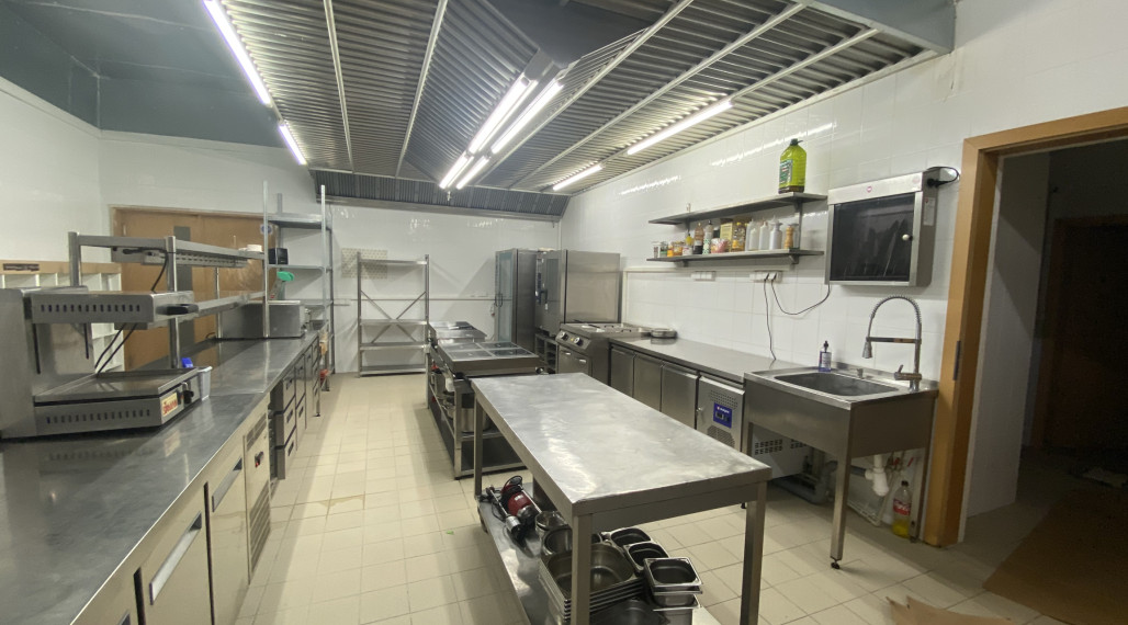 Prenájom obchodného priestoru vhodného na gastro prevádzku na Seberíniho ulici - Ružinov