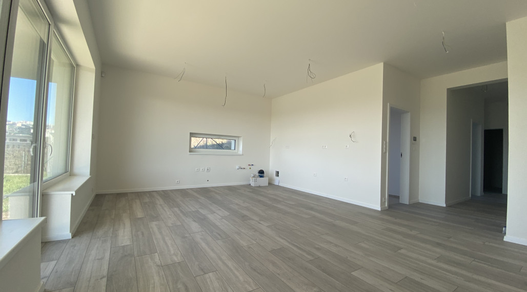 Predaj 3 izbového bytu s predzáhradkou v novostavbe na ulici Staré Grunty v Karlovej vsi