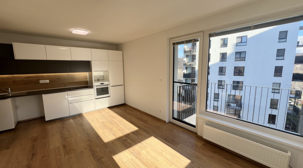 Slnečný 2-izbový byt s balkónom v novostavbe v Dúbravke