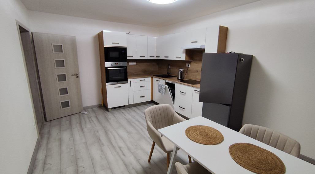 Prenájom 3 izbového bytu na Estónskej ulici vo Vrakuni