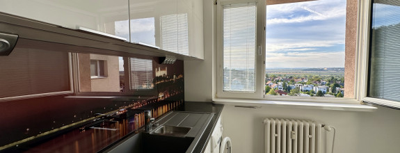 Moderný byt po kompletnej rekonštrukcii s loggiou a výhľadom