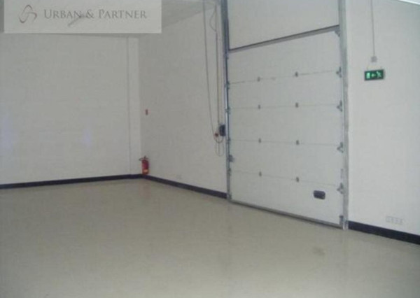 Prenájom skladovo - obchodných priestorov v modernom areály na Starej Vajnorskej