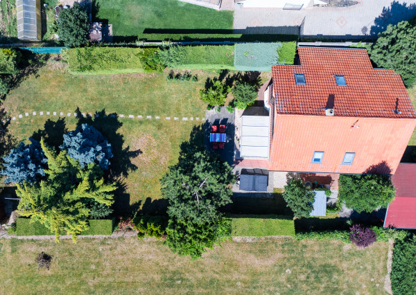 Rodinný dom na predaj - tichá ulička s rozľahlým pozemkom.