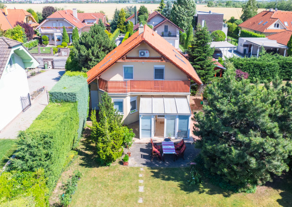 PREDAJ rodinného domu v tichej uličke s perfektným pozemkom.