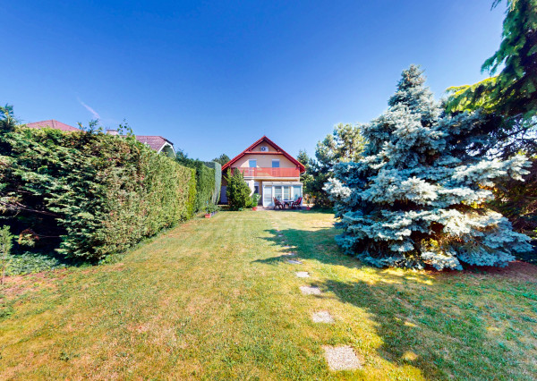 PREDAJ rodinného domu v tichej uličke s perfektným pozemkom.