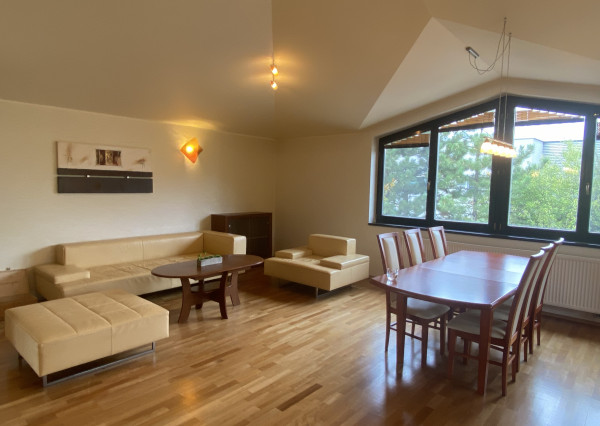 Prenájom 4 izbového bytu s terasou na Údolnej ulici na hradnom kopci s výhľadom na Dunaj