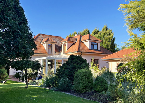 Prémiová rezidencia -2 domy a trojgaráž pri Dunajskej Strede