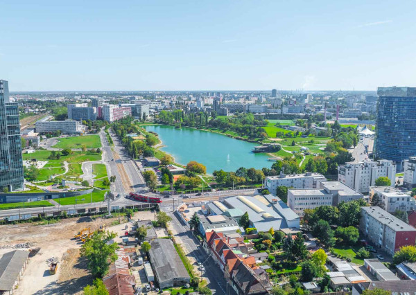 MODERNÝ RODINNÝ DOM NA PREDAJ V Perfektnej lokalite.  – 300 m² úžitkovej plochy, zimná záhrada, pozemok 500 m².