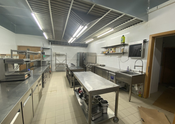 Prenájom obchodného priestoru vhodného na gastro prevádzku na Seberíniho ulici - Ružinov