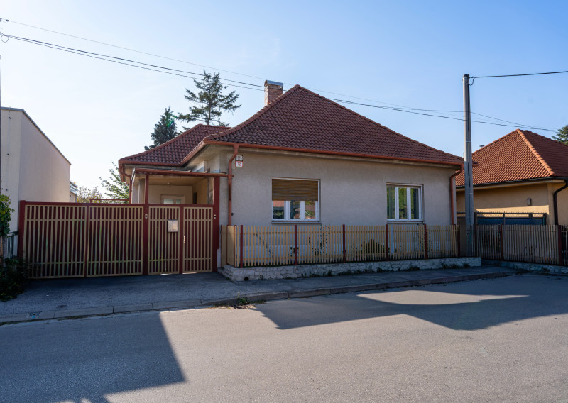 3,5-IZBOVÝ RODINNÝ DOM NA PREDAJ | POZEMOK 1 292 m² | SENEC
